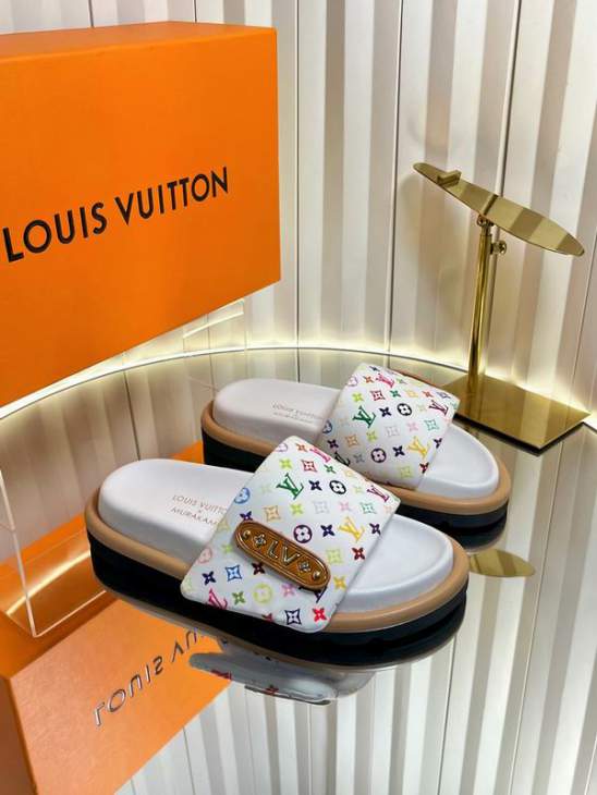 Picture of Louis Vuitton Slippers _SKULVsz35-41mnq1216490